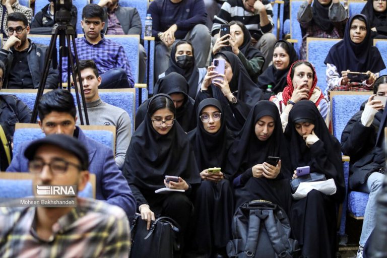 اینستاگرام و احساس نابرابری در دانشجویان